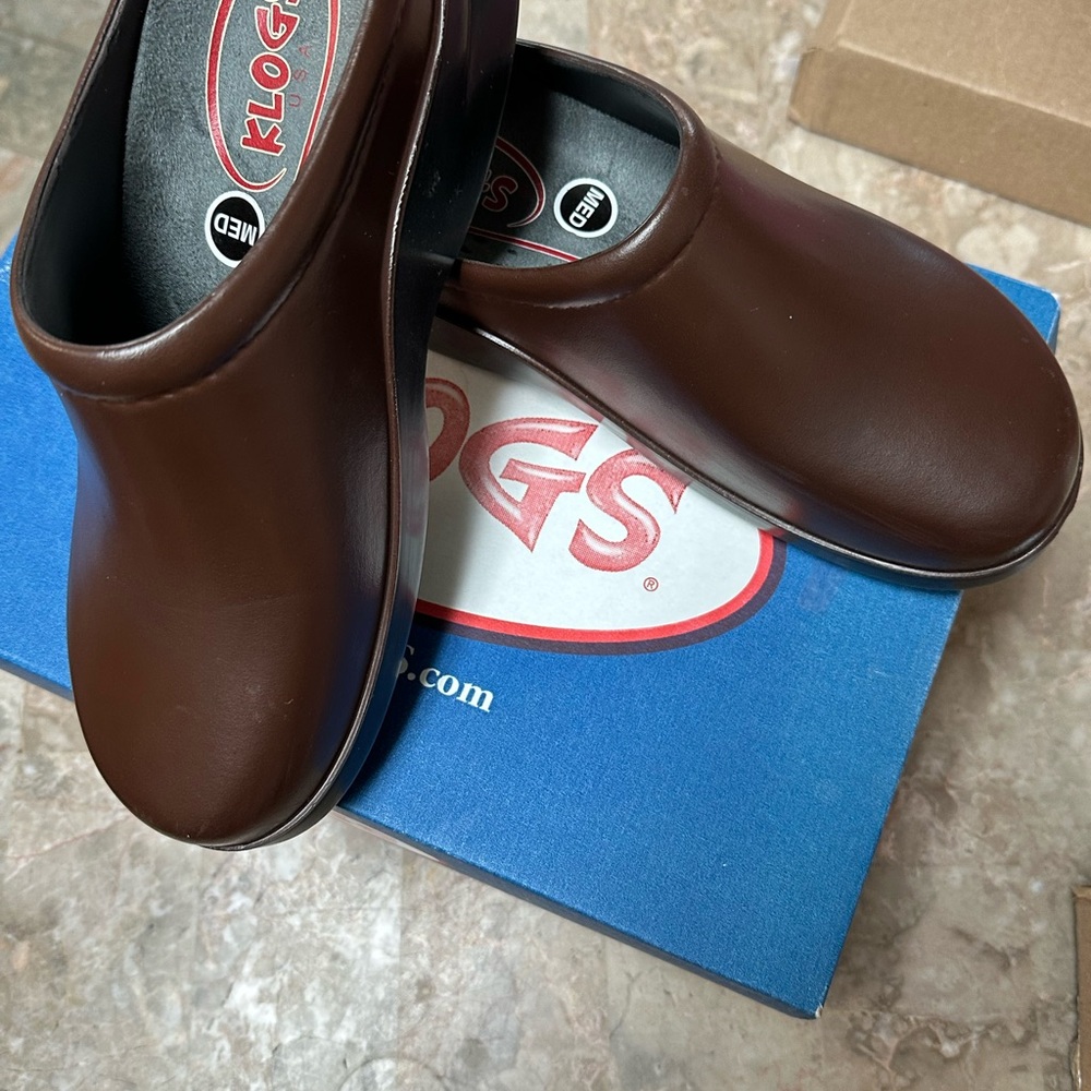 Klogs—Professional Work Wear shoes; Open-back molded polyurethane clogs
